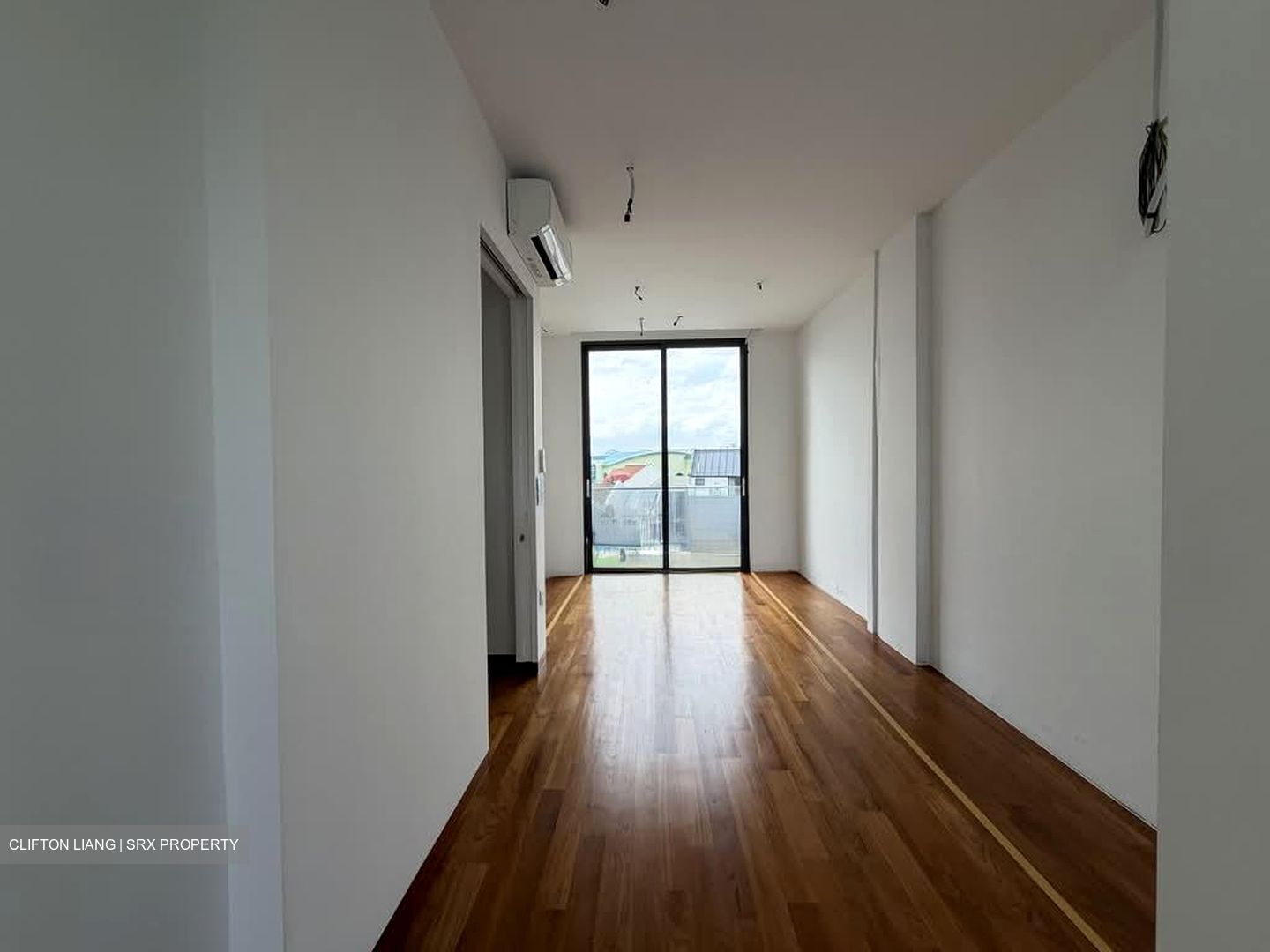 Simon Lane (D19), Terrace #536340401